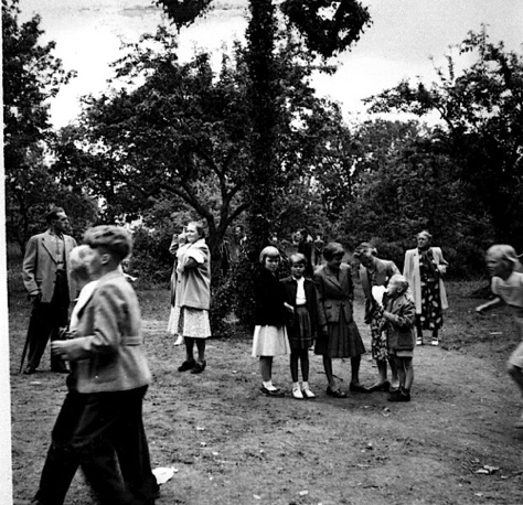 1954Midsommardansedtrådes2.jpg